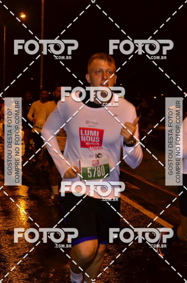 Buy your photos of the eventLuminous Run on Fotop