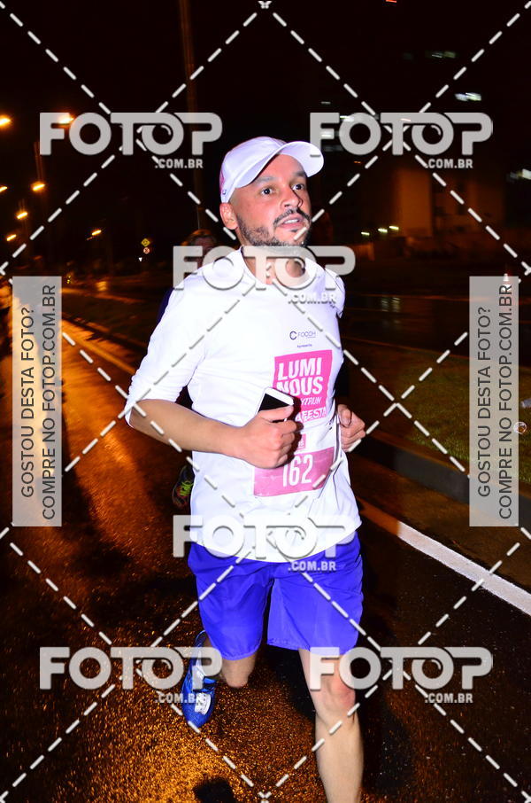 Buy your photos of the eventLuminous Run on Fotop