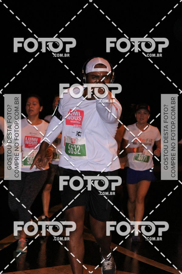 Buy your photos of the eventLuminous Run on Fotop