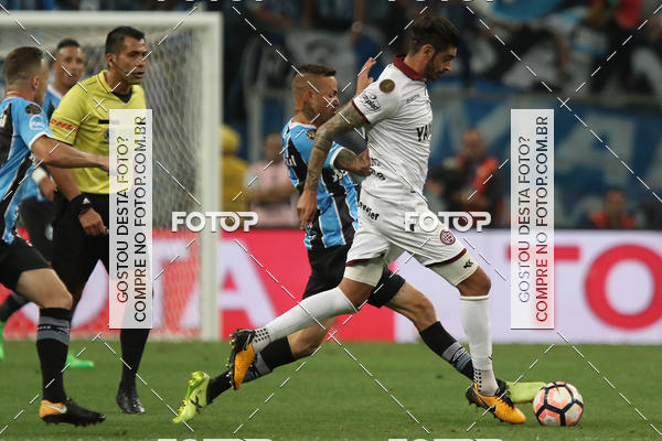 Buy your photos of the eventGr�mio x Lan�s - Libertadores 2017 on Fotop