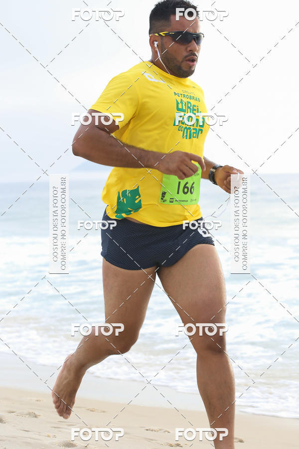 Buy your photos of the eventCircuito Petrobrs Rei e Rainha do Mar on Fotop