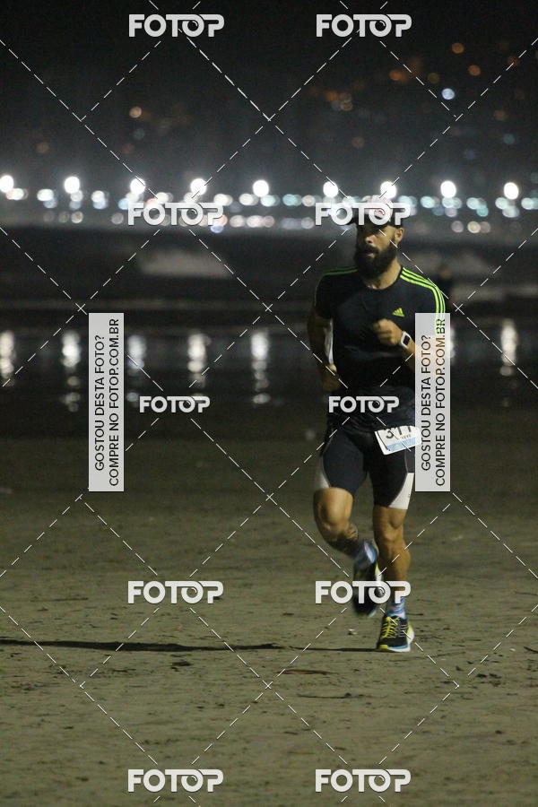 Buy your photos of the eventCircuito Jovem Pan Night Run - Etapa Santos on Fotop