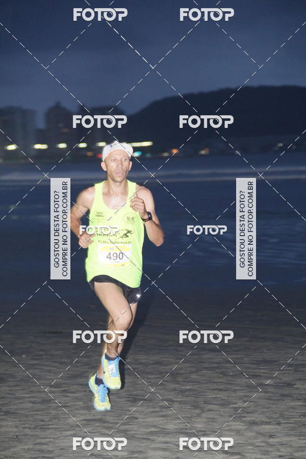Buy your photos of the eventCircuito Jovem Pan Night Run - Etapa Santos on Fotop