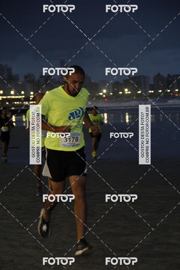 Buy your photos of the eventCircuito Jovem Pan Night Run - Etapa Santos on Fotop