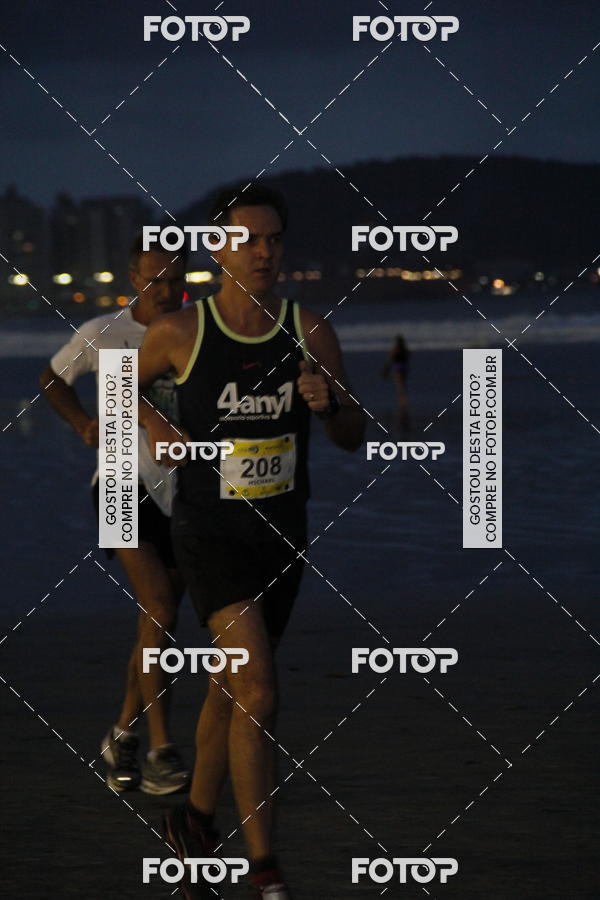 Buy your photos of the eventCircuito Jovem Pan Night Run - Etapa Santos on Fotop