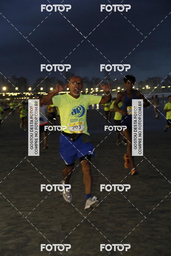 Buy your photos of the eventCircuito Jovem Pan Night Run - Etapa Santos on Fotop