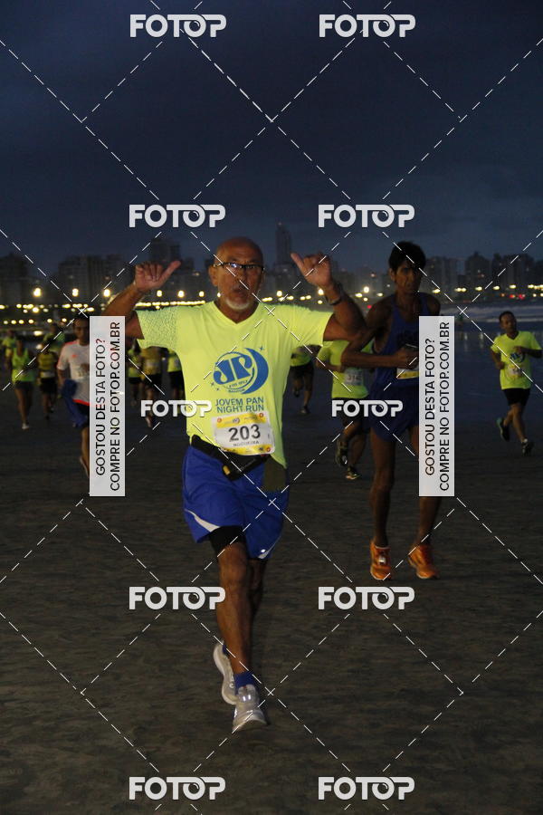 Buy your photos of the eventCircuito Jovem Pan Night Run - Etapa Santos on Fotop