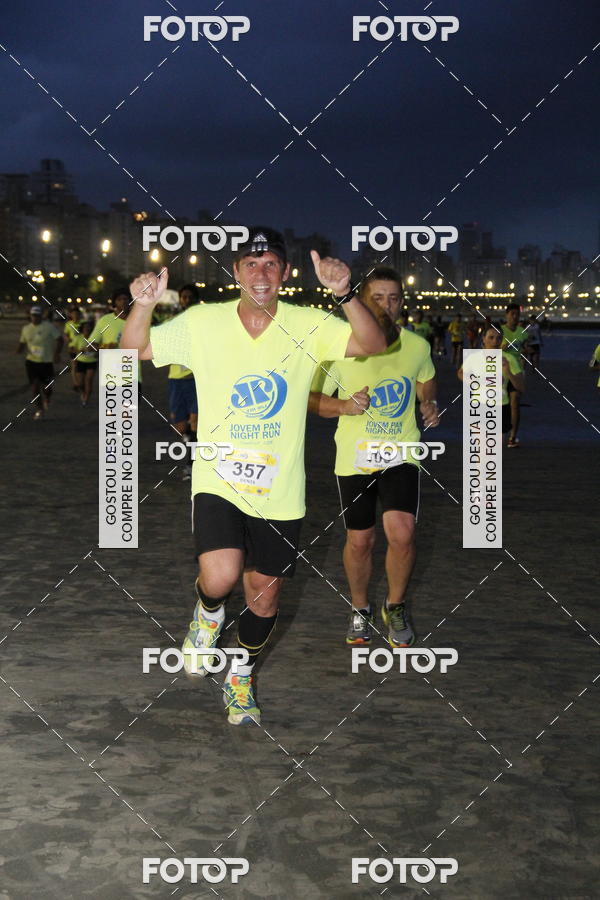 Buy your photos of the eventCircuito Jovem Pan Night Run - Etapa Santos on Fotop