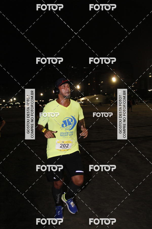Buy your photos of the eventCircuito Jovem Pan Night Run - Etapa Santos on Fotop