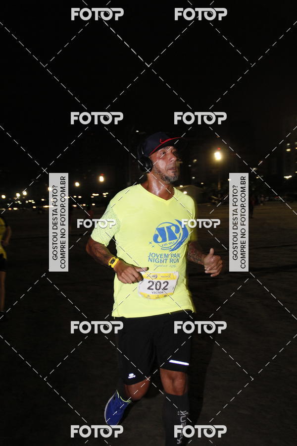 Buy your photos of the eventCircuito Jovem Pan Night Run - Etapa Santos on Fotop