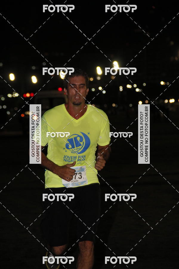 Buy your photos of the eventCircuito Jovem Pan Night Run - Etapa Santos on Fotop