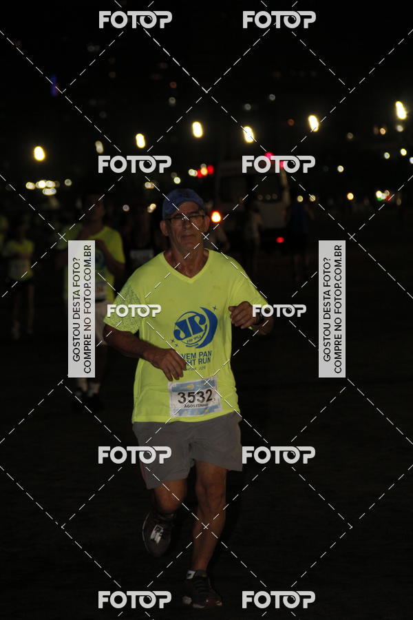 Buy your photos of the eventCircuito Jovem Pan Night Run - Etapa Santos on Fotop