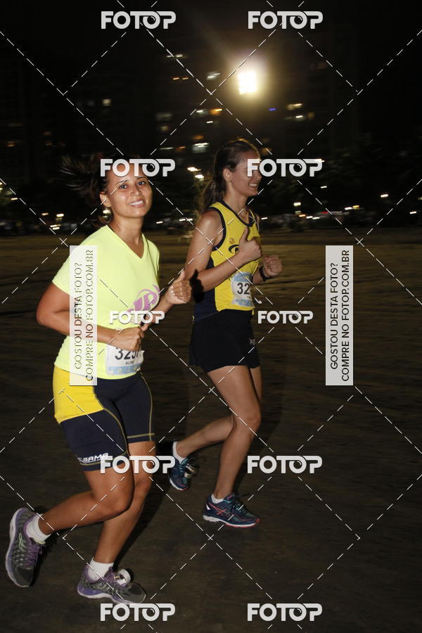 Buy your photos of the eventCircuito Jovem Pan Night Run - Etapa Santos on Fotop