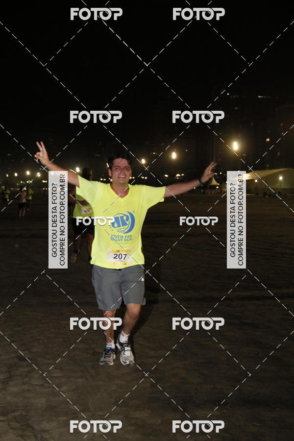 Buy your photos of the eventCircuito Jovem Pan Night Run - Etapa Santos on Fotop