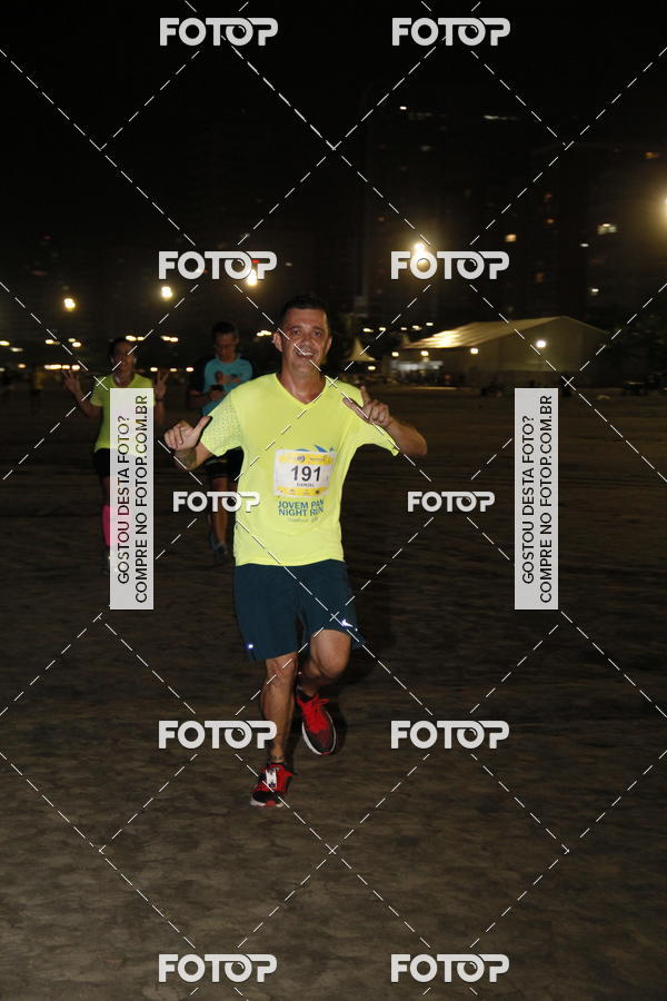 Buy your photos of the eventCircuito Jovem Pan Night Run - Etapa Santos on Fotop