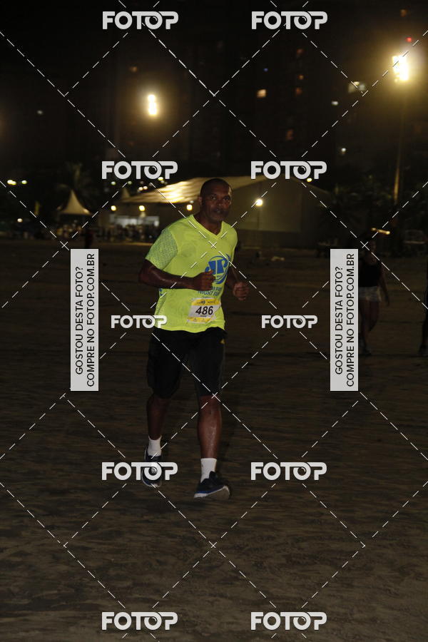 Buy your photos of the eventCircuito Jovem Pan Night Run - Etapa Santos on Fotop
