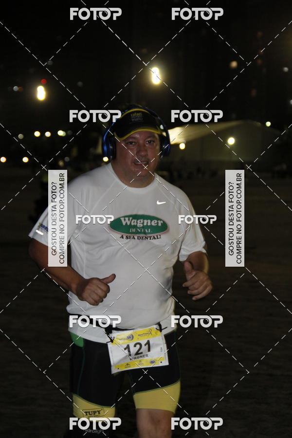 Buy your photos of the eventCircuito Jovem Pan Night Run - Etapa Santos on Fotop