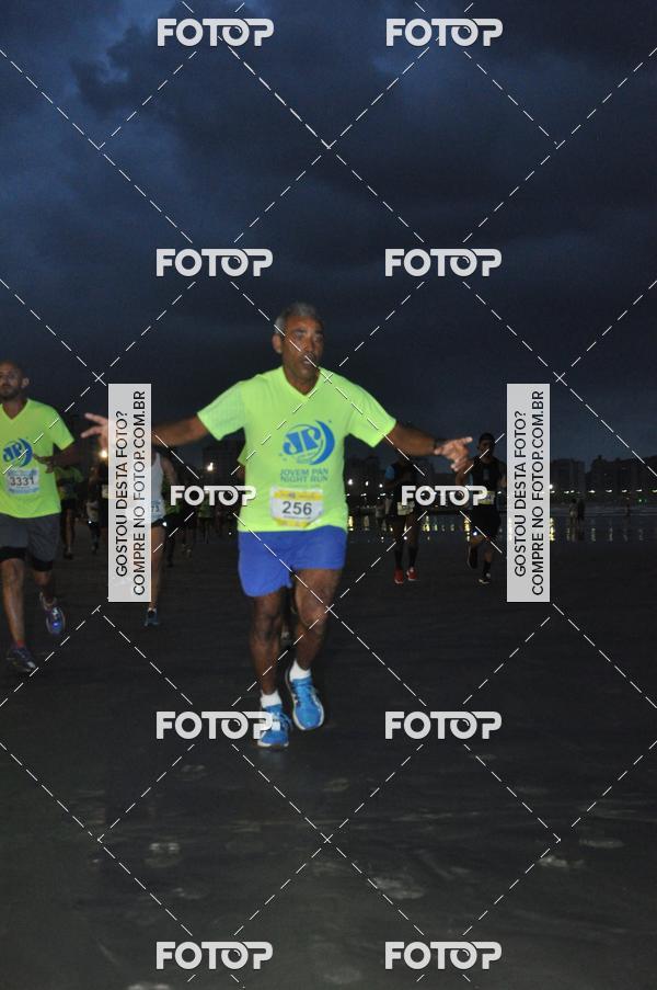 Buy your photos of the eventCircuito Jovem Pan Night Run - Etapa Santos on Fotop