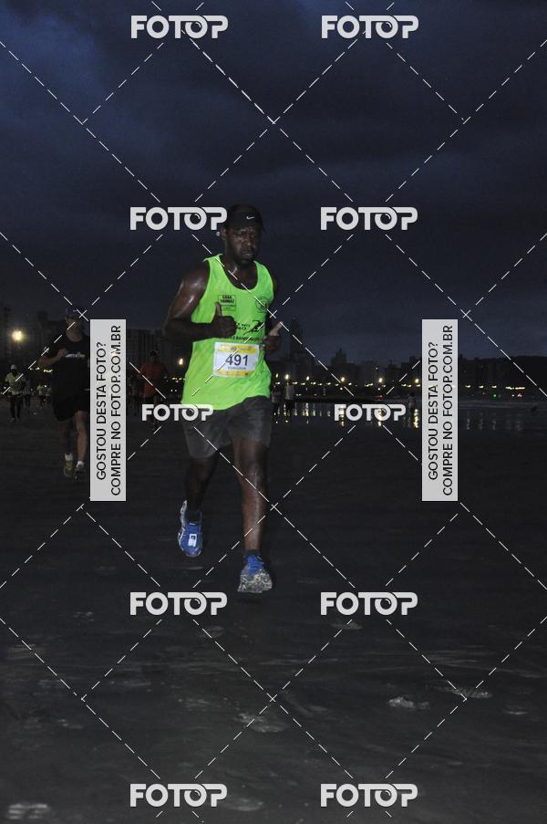 Buy your photos of the eventCircuito Jovem Pan Night Run - Etapa Santos on Fotop