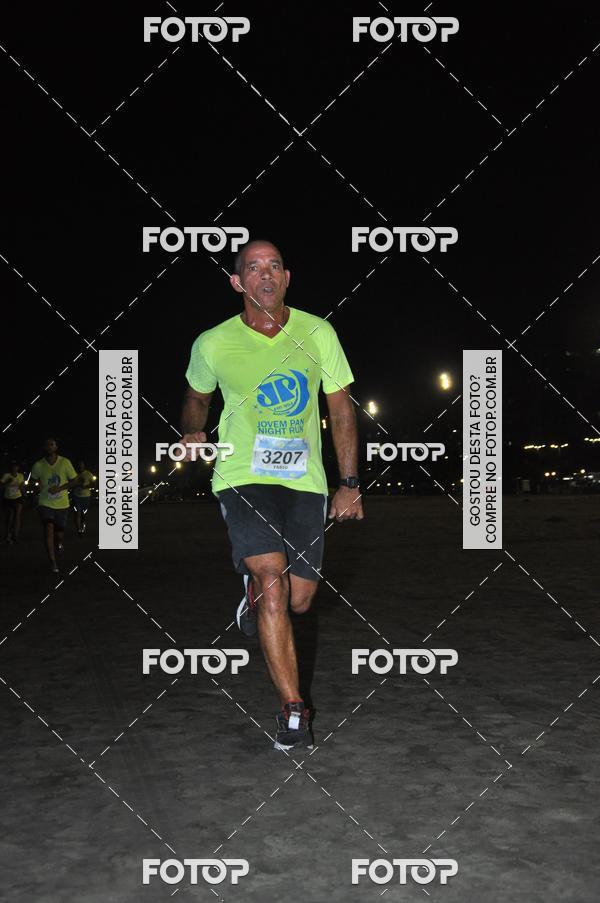 Buy your photos of the eventCircuito Jovem Pan Night Run - Etapa Santos on Fotop