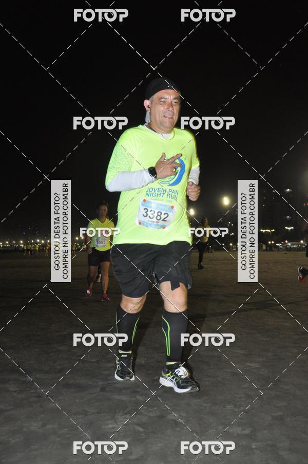 Buy your photos of the eventCircuito Jovem Pan Night Run - Etapa Santos on Fotop