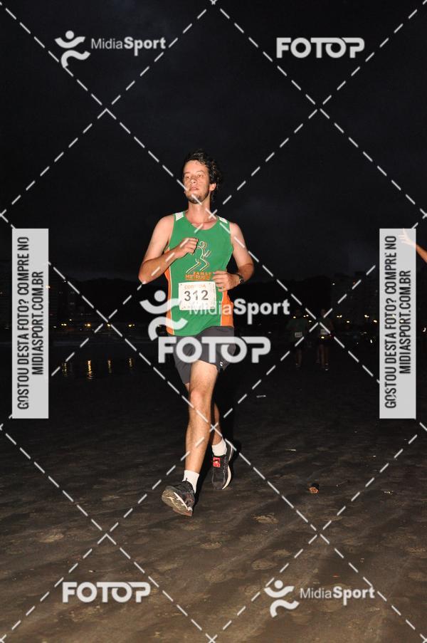 Achetez vos photos de l'vnementCorrida Noturna 5k Aniversario de So Vicente sur Fotop