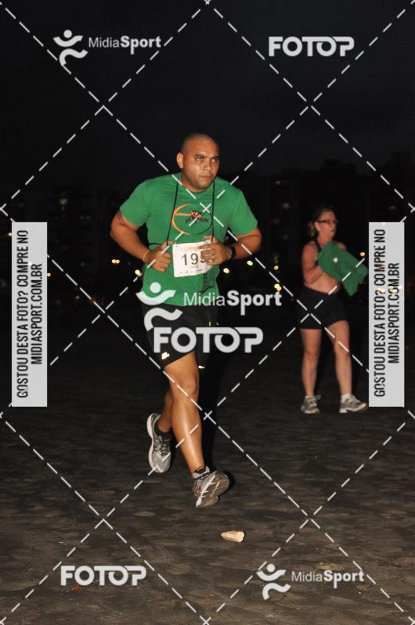 Achetez vos photos de l'vnementCorrida Noturna 5k Aniversario de So Vicente sur Fotop