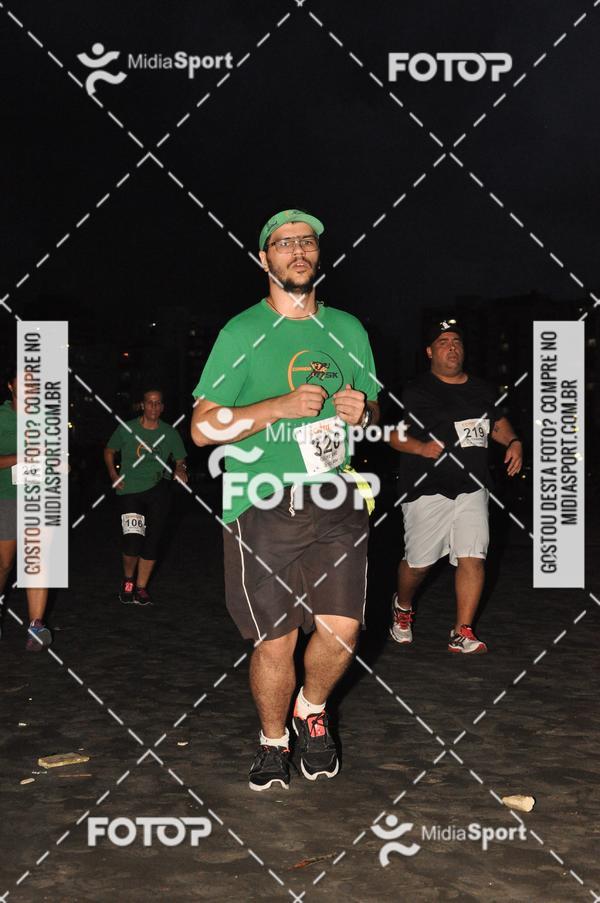 Achetez vos photos de l'vnementCorrida Noturna 5k Aniversario de So Vicente sur Fotop