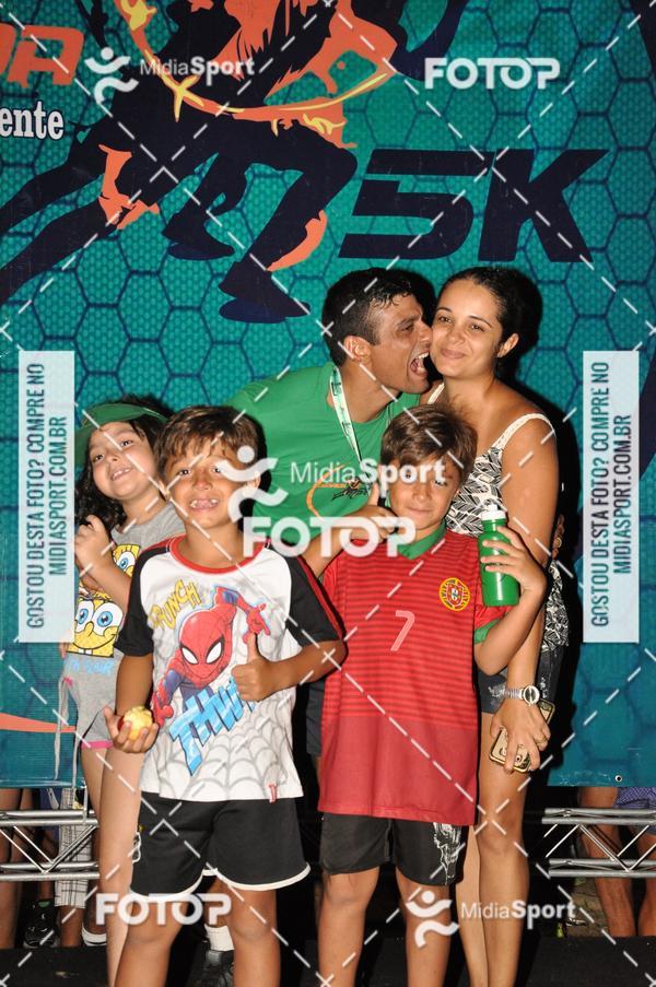 Compra tus fotos del eventoCorrida Noturna 5k Aniversario de So Vicente En Fotop