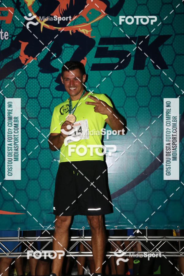 Buy your photos of the eventCorrida Noturna 5k Aniversario de So Vicente on Fotop
