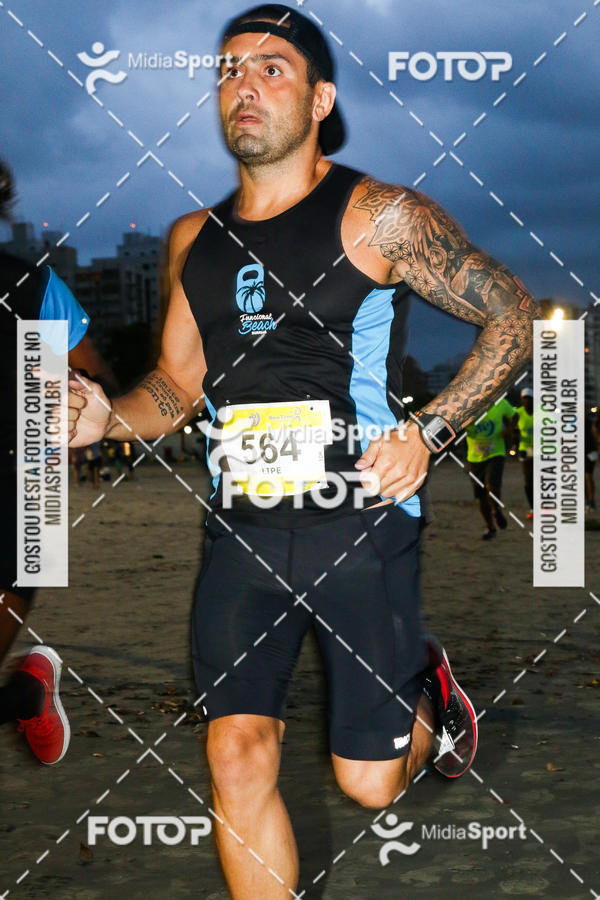 Buy your photos of the eventJovem Pan Night Run 2018 on Fotop