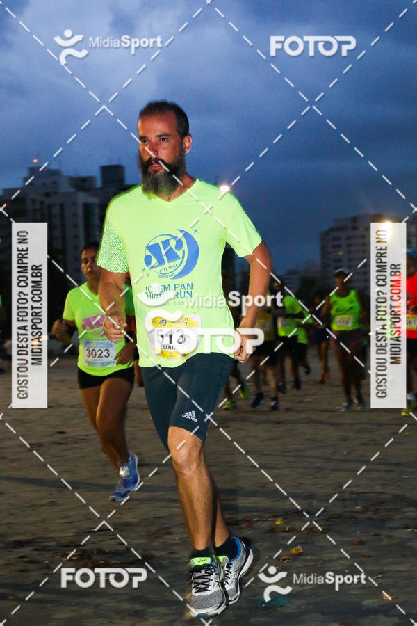 Buy your photos of the eventJovem Pan Night Run 2018 on Fotop