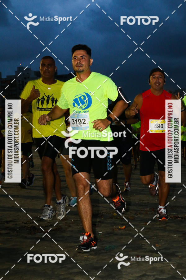 Buy your photos of the eventJovem Pan Night Run 2018 on Fotop