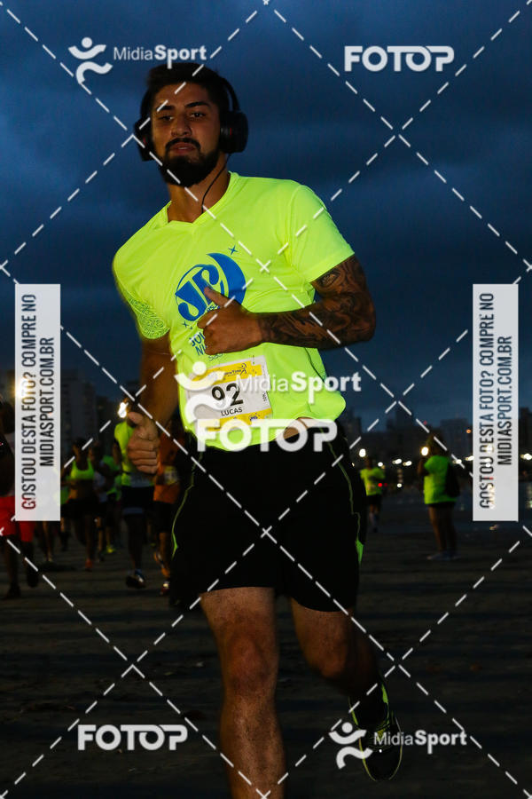 Buy your photos of the eventJovem Pan Night Run 2018 on Fotop