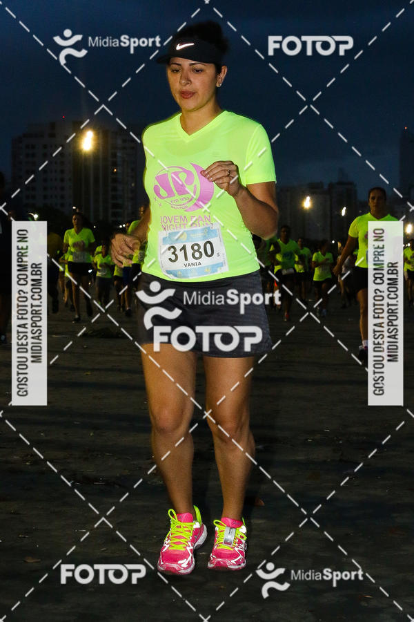 Buy your photos of the eventJovem Pan Night Run 2018 on Fotop