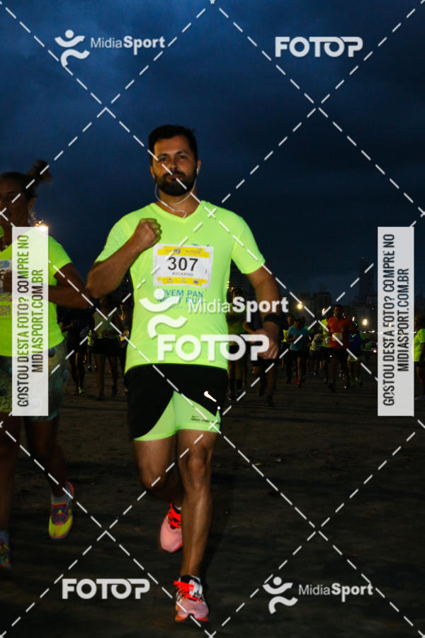 Buy your photos of the eventJovem Pan Night Run 2018 on Fotop