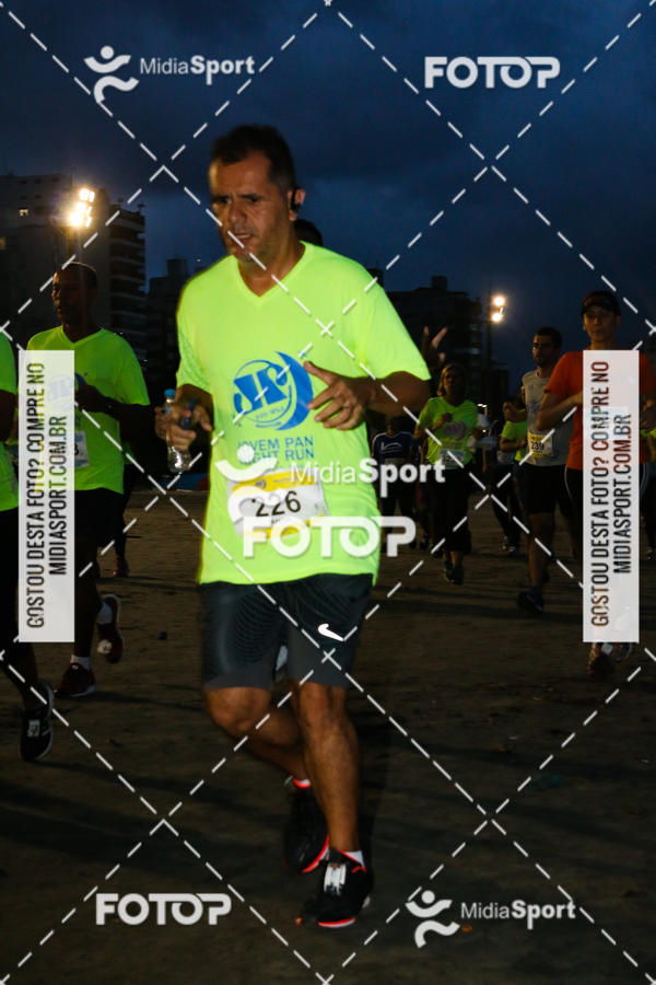 Buy your photos of the eventJovem Pan Night Run 2018 on Fotop