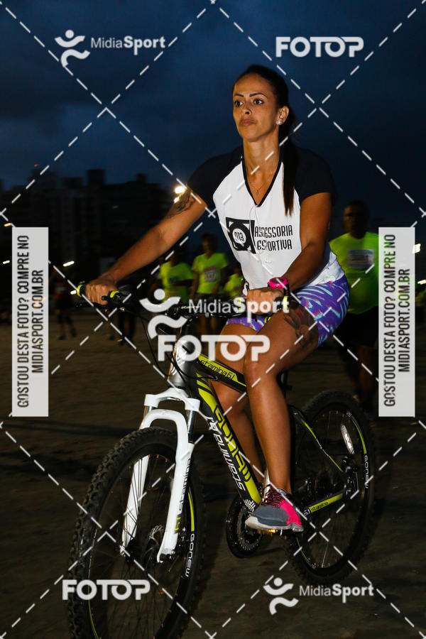 Buy your photos of the eventJovem Pan Night Run 2018 on Fotop