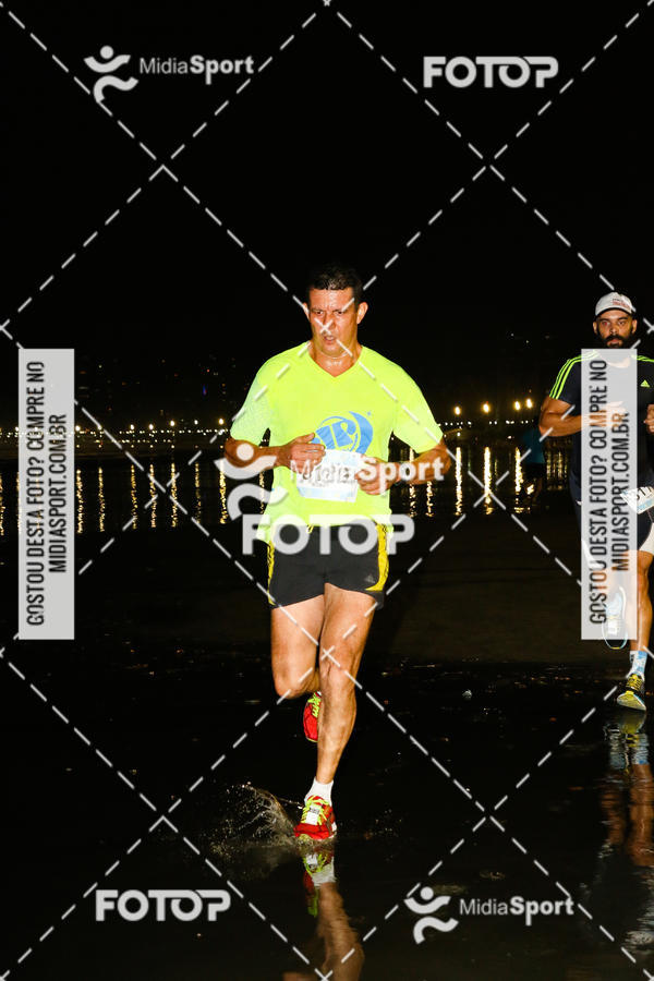 Buy your photos of the eventJovem Pan Night Run 2018 on Fotop