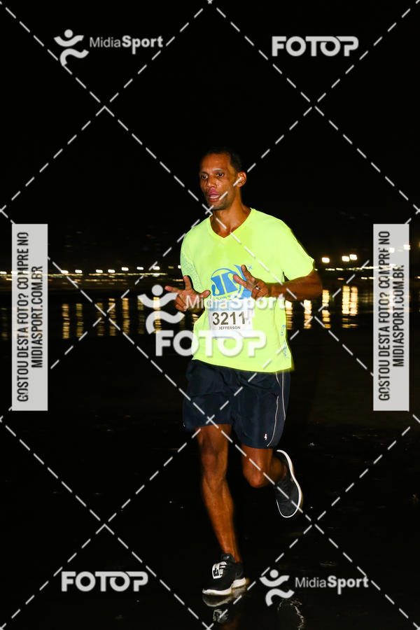 Buy your photos of the eventJovem Pan Night Run 2018 on Fotop