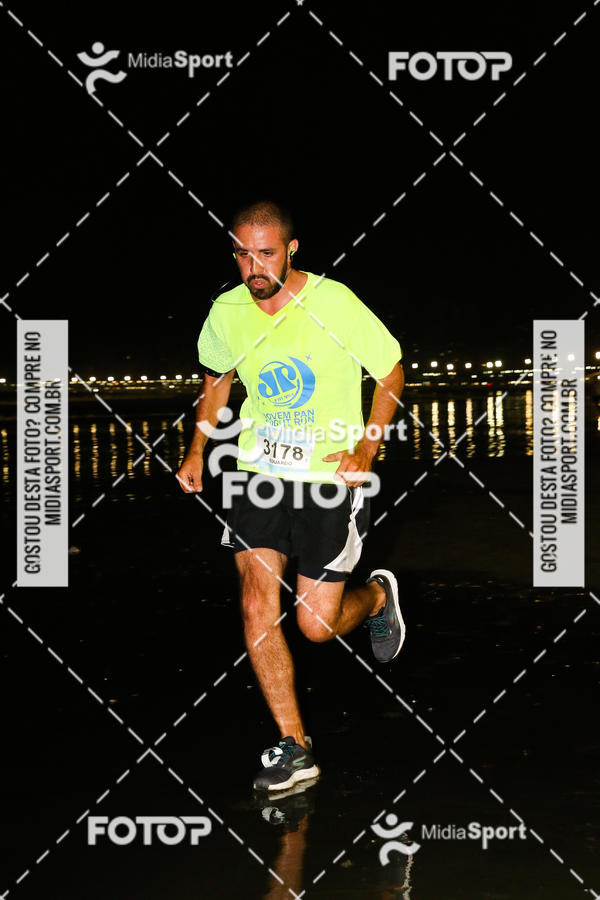 Buy your photos of the eventJovem Pan Night Run 2018 on Fotop