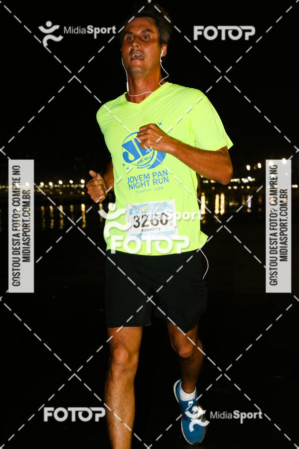 Buy your photos of the eventJovem Pan Night Run 2018 on Fotop