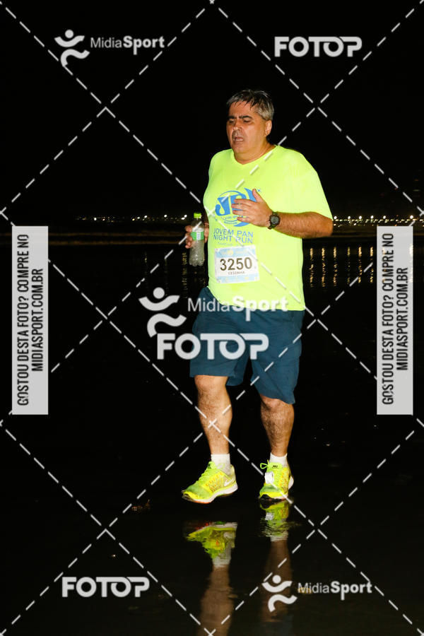Buy your photos of the eventJovem Pan Night Run 2018 on Fotop