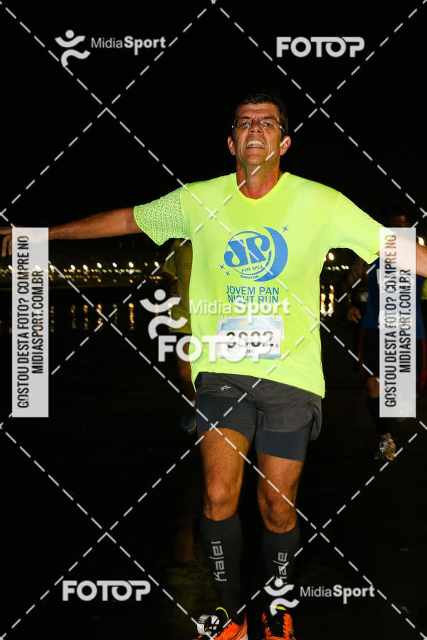 Buy your photos of the eventJovem Pan Night Run 2018 on Fotop