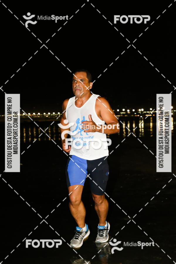 Buy your photos of the eventJovem Pan Night Run 2018 on Fotop