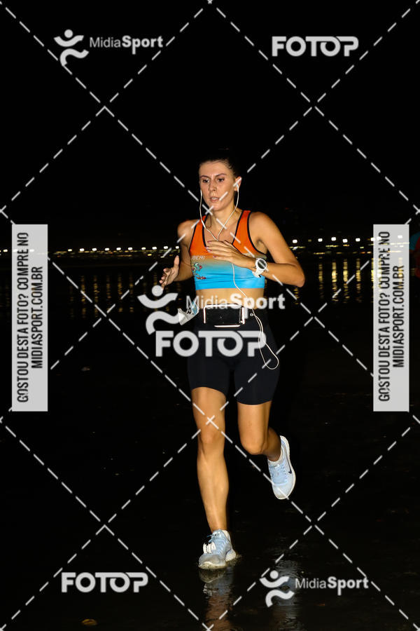 Buy your photos of the eventJovem Pan Night Run 2018 on Fotop