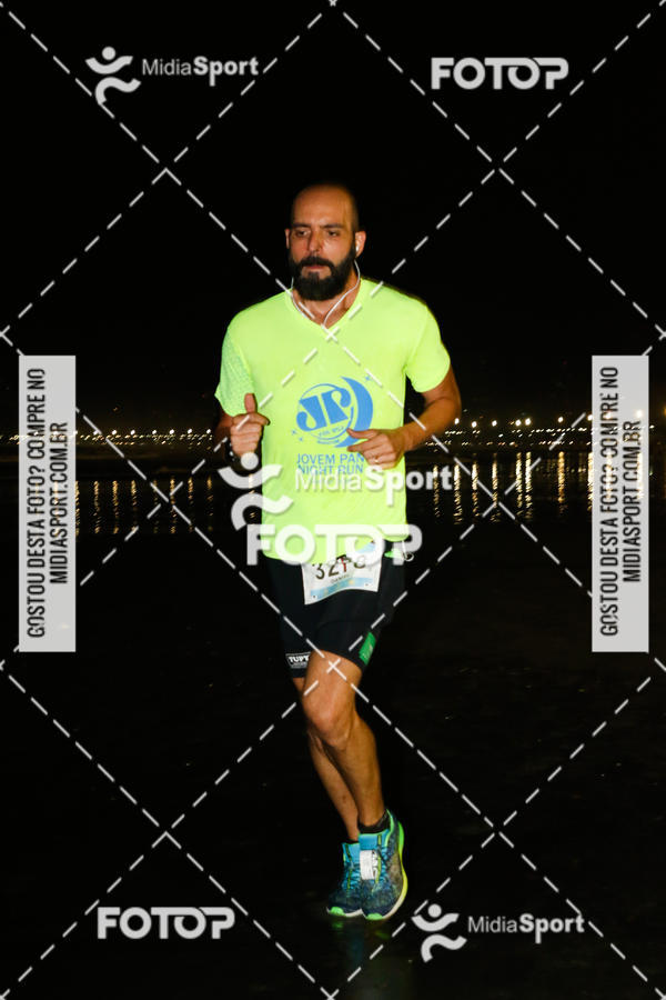 Buy your photos of the eventJovem Pan Night Run 2018 on Fotop