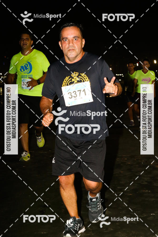 Buy your photos of the eventJovem Pan Night Run 2018 on Fotop