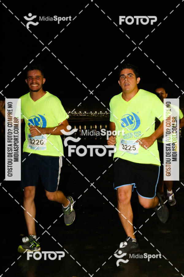 Buy your photos of the eventJovem Pan Night Run 2018 on Fotop