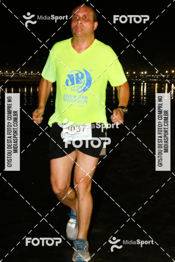 Buy your photos of the eventJovem Pan Night Run 2018 on Fotop